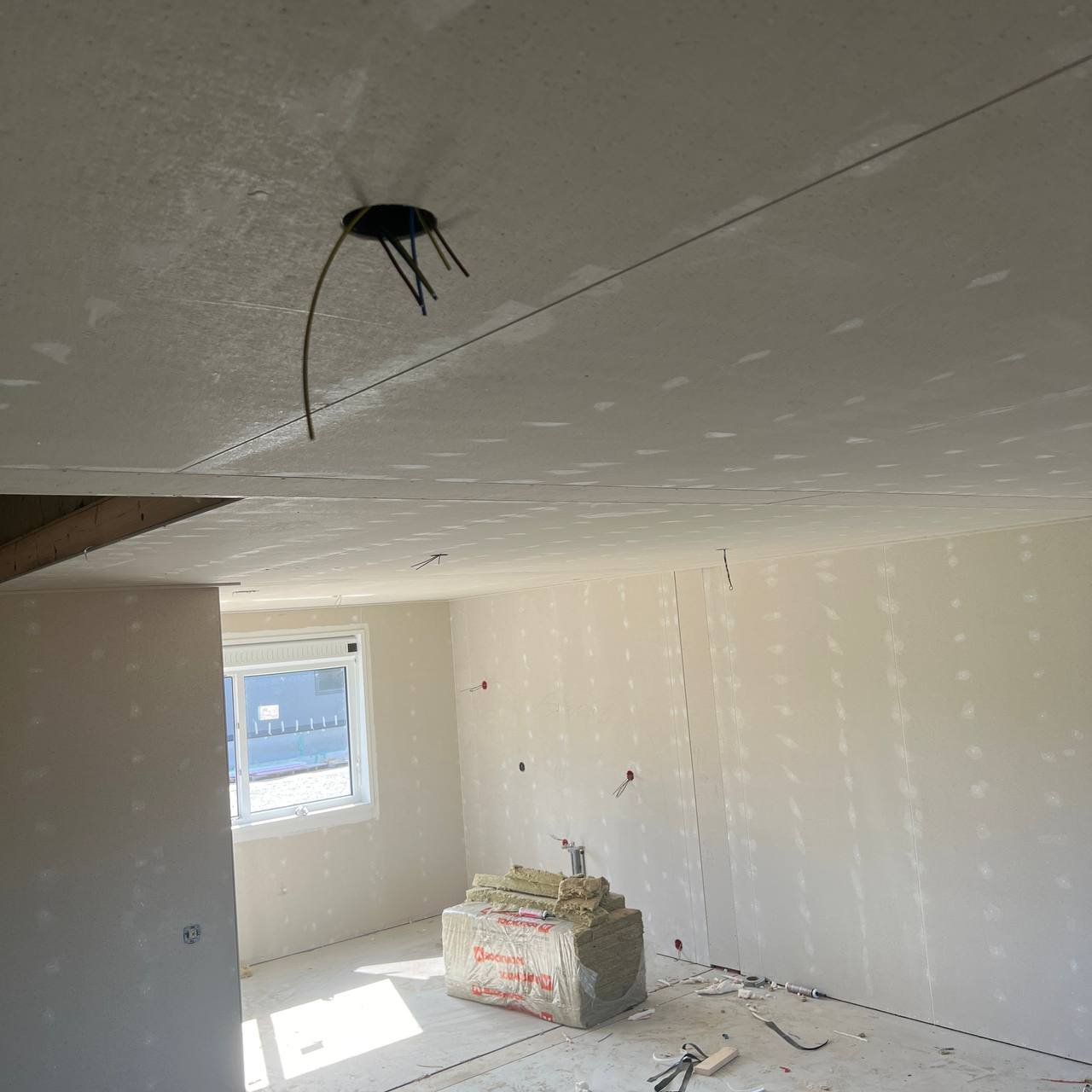 Gipswerk en drywall project door Farwood Timmerwerken